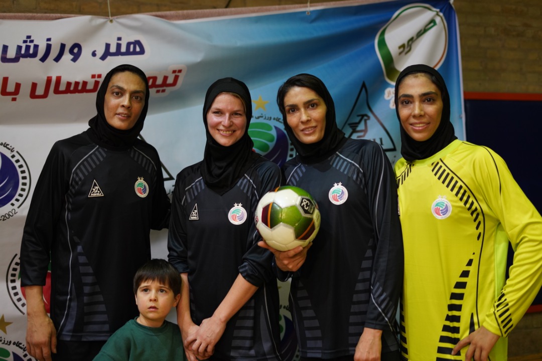 گزارش تصویری/دیدار دوستانه فوتبال:منتخب بانوان تهران بانوان هنرمند