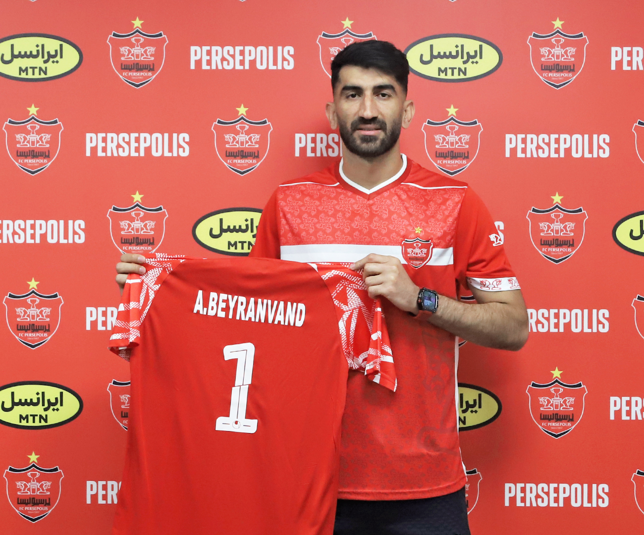 تصاویری از ثبت قرار داد بیرانوند با پرسپولیس