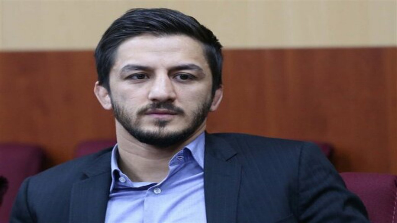 مربی ام می گفت نمازت را در رختکن بخوان