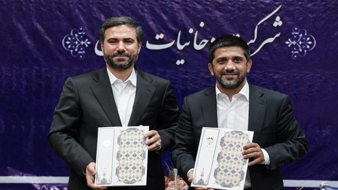 امضای تفاهم نامه شرکت دخانیات با فدراسیون کشتی