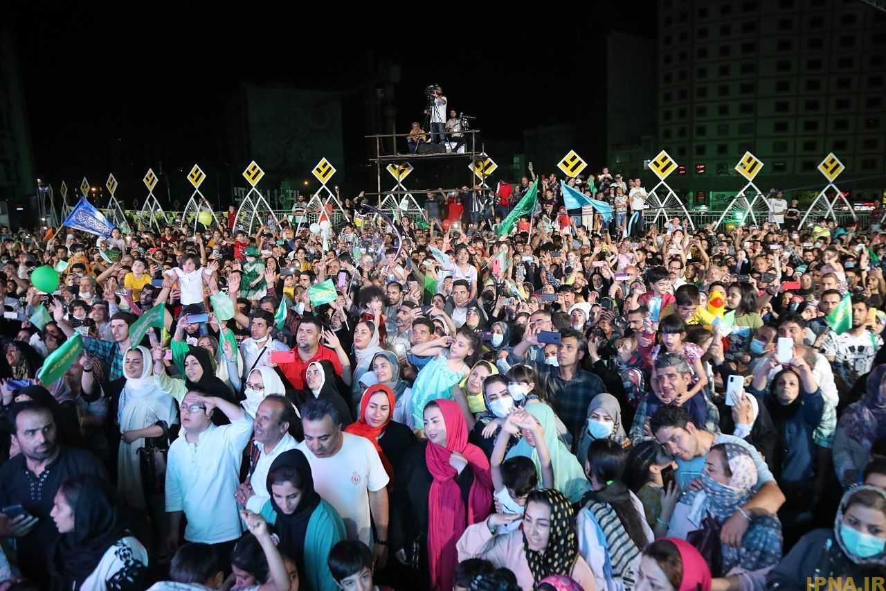 گزارش تصویری :حضور میلیونی مردم تهران در مهمانی ۱۰ کیلومتری غدیر