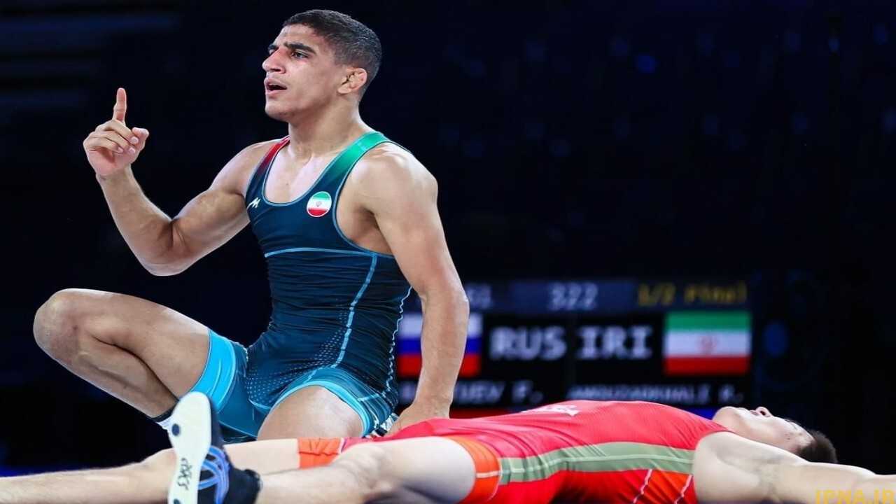 از شهدا مدد می‌گیرم