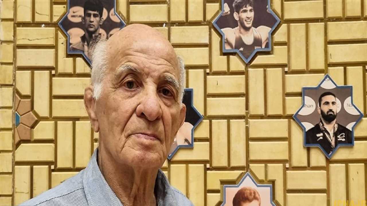 خاطره بازی رئیس فدراسیون کشتی/ همدوره تختی از کمپ تیم‌های ملی بازدید کرد