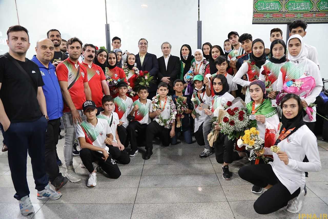 گزارش تصویری: مراسم استقبال از ملی پوشان جوان موی تای ایران بعد از کسب ۱۷ مدال جهانی