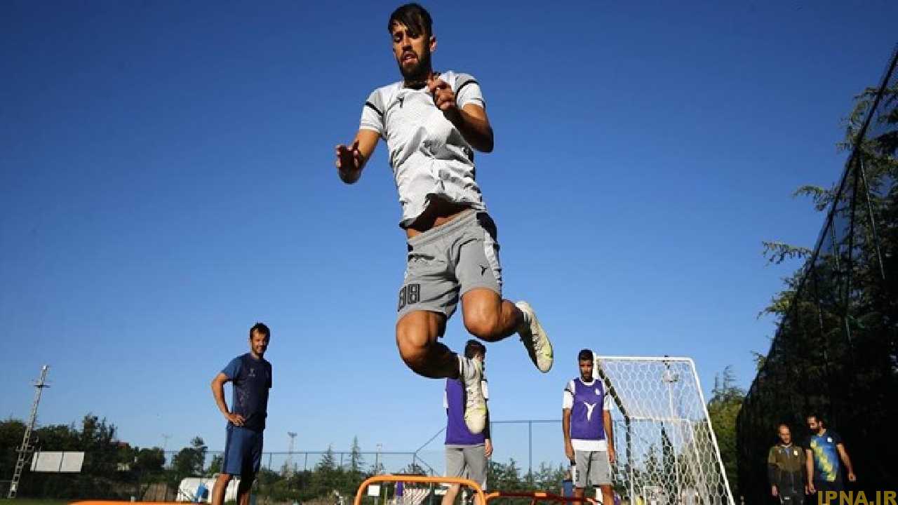 وضعیتم در استقلال تا چند روز آینده مشخص می شود/ ساپینتو به من لطف دارد