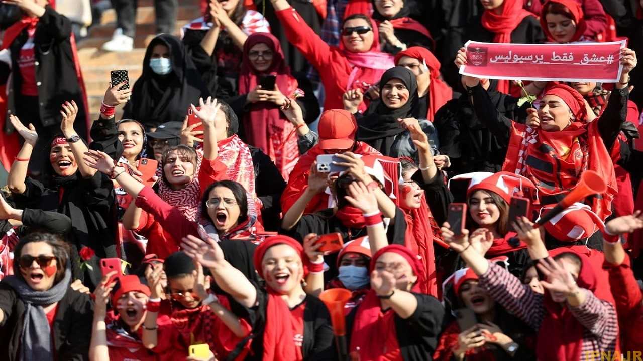حضور بانوان هوادار پرسپولیس در ورزشگاه آزادی + عکس و فیلم