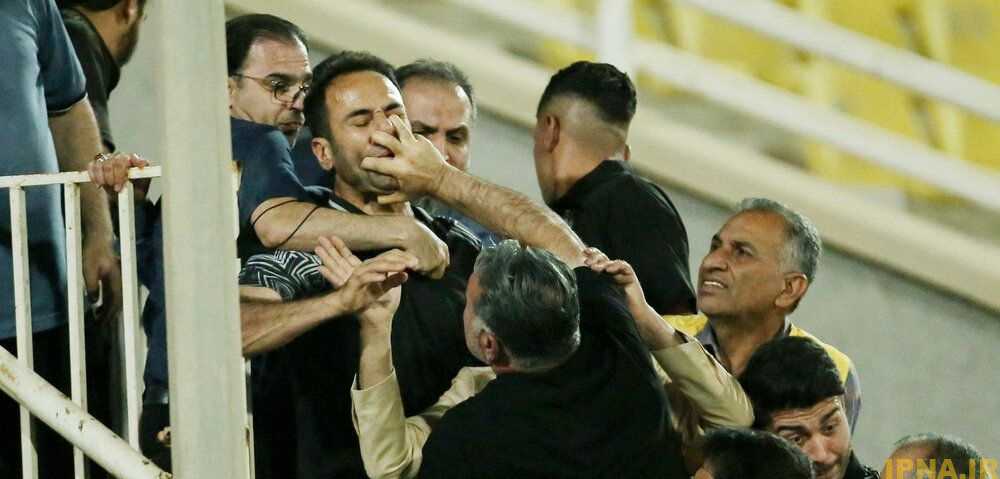 مربی استقلال زیر مشت فکری