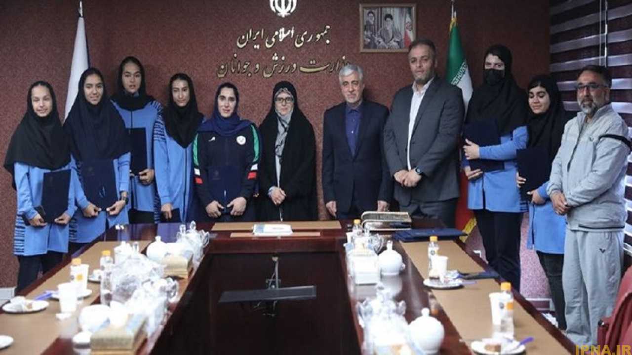 دیدار بانوان مدال‌آور وزنه‌برداری و دوومیدانی با وزیر ورزش