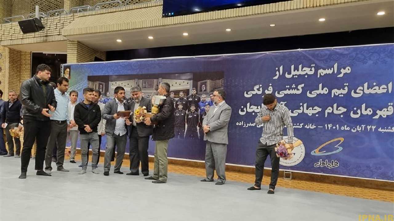 علیرضا دبیر: اهل فضای مجازی نیستم/ انتظار نداشته باشیم کشتی گیری که باخته بخندد
