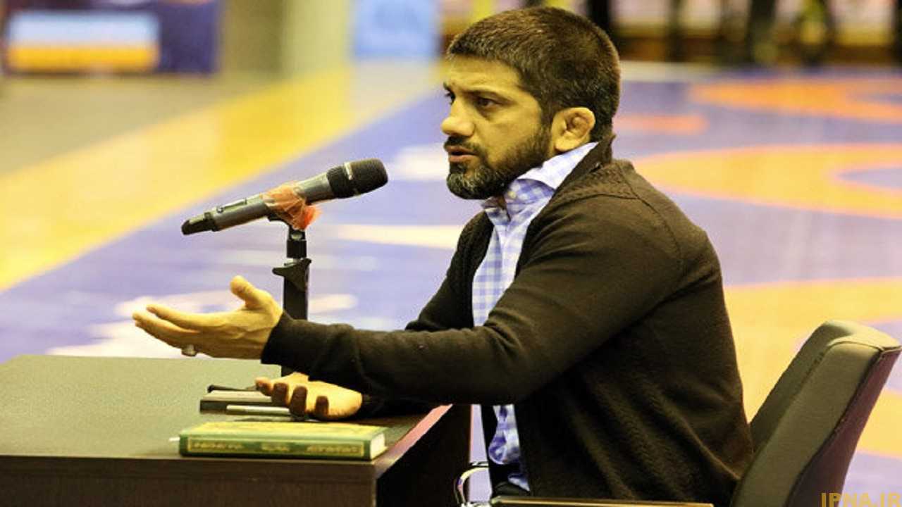 علیرضا دبیر: انتظار نداشته باشیم کشتی گیری که باخته بخندد