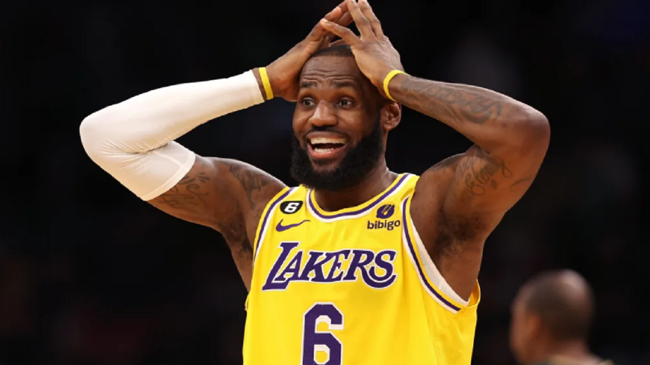 پادشاه در NBA تاج گذاری کرد/ عبور لبران جیمز از رکورد کریم عبدالجبار+ فیلم