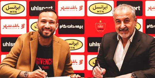 عکس| قرارداد مهاجم جدید پرسپولیس امضا شد