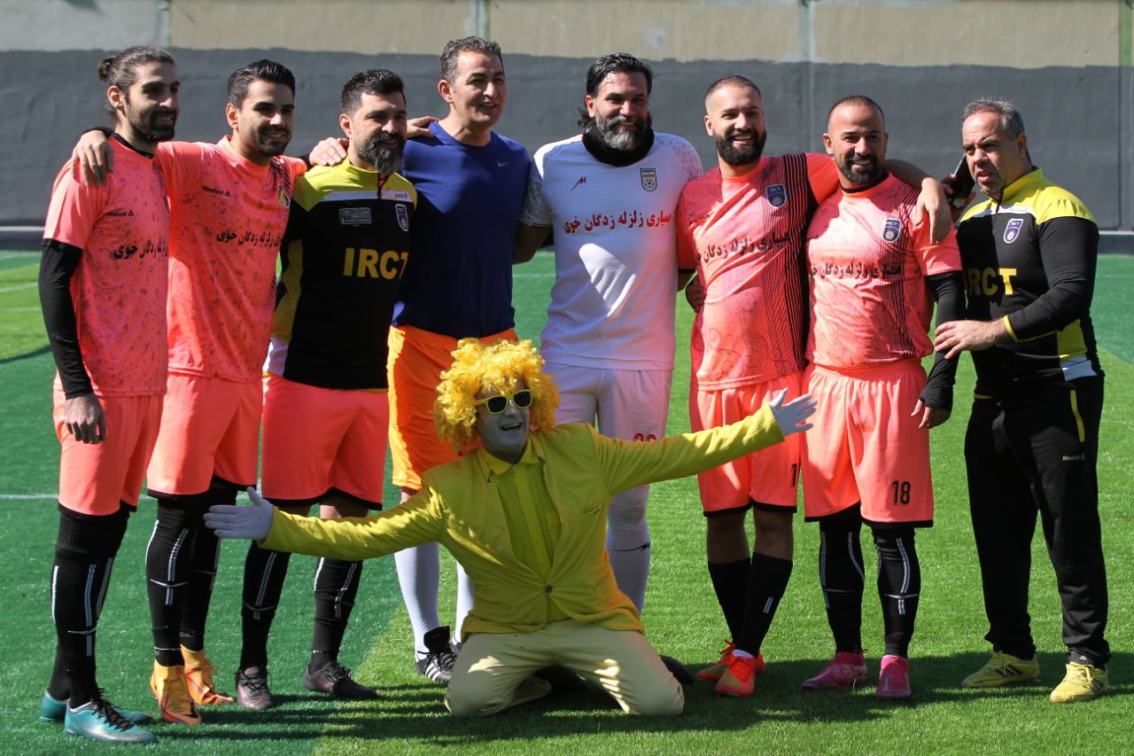 گزارش تصویری از بازی منتخب هنرمندان و منتخب ۹۸