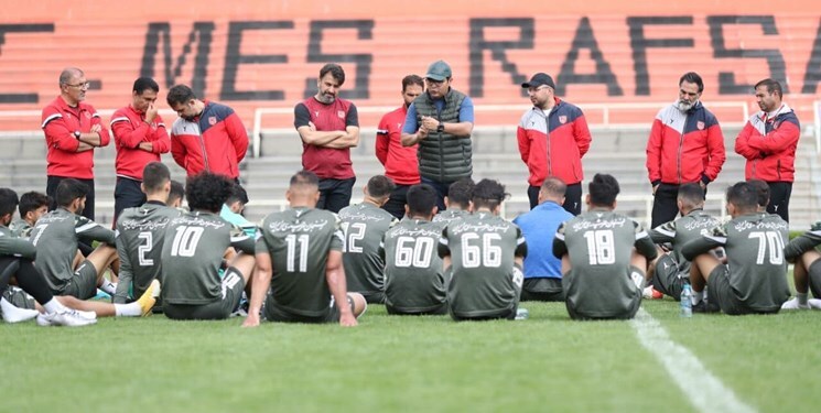 بازیکنان مس را به دلیل بدهی از هتل بیرون کردند + فیلم