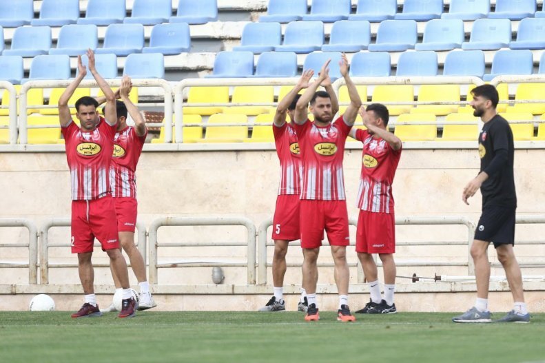 آتش بازی پرسپولیس پس از برد دربی/ وساطت گل محمدی برای حضور هواداران در بازی تیم ملی