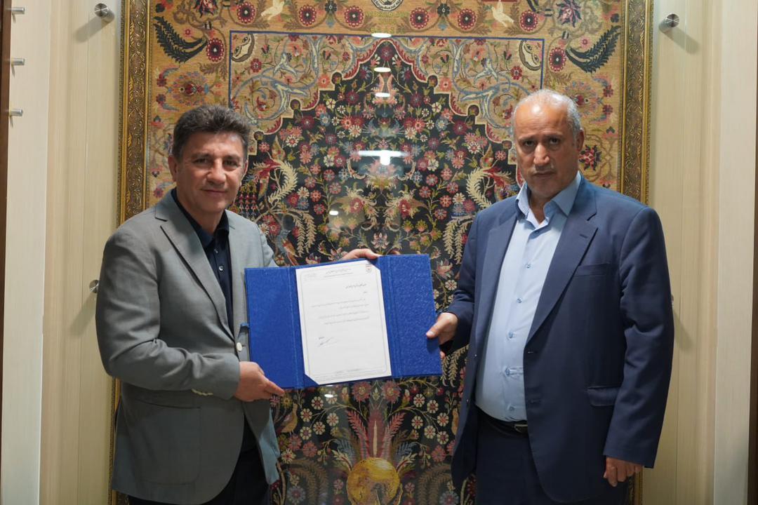 اعطا حکم سرمربی تیم ملی از سوی رئیس فدراسیون