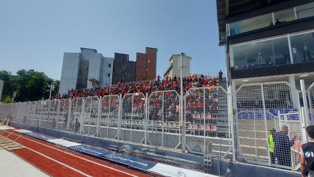نساجی ۰ -۴ پرسپولیس/ پرسپولیس قهرمان لیگ برتر فوتبال ایران شد