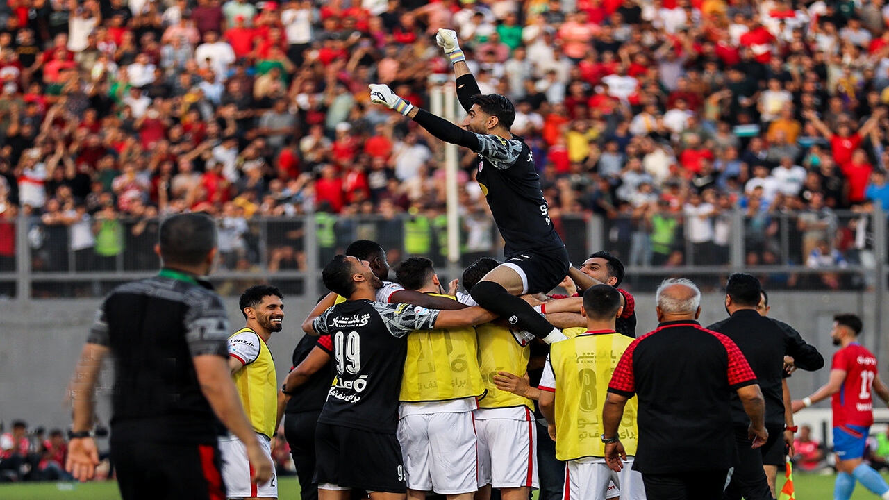 جام قهرمانی در دستان پرسپولیسی‌ها +فیلم