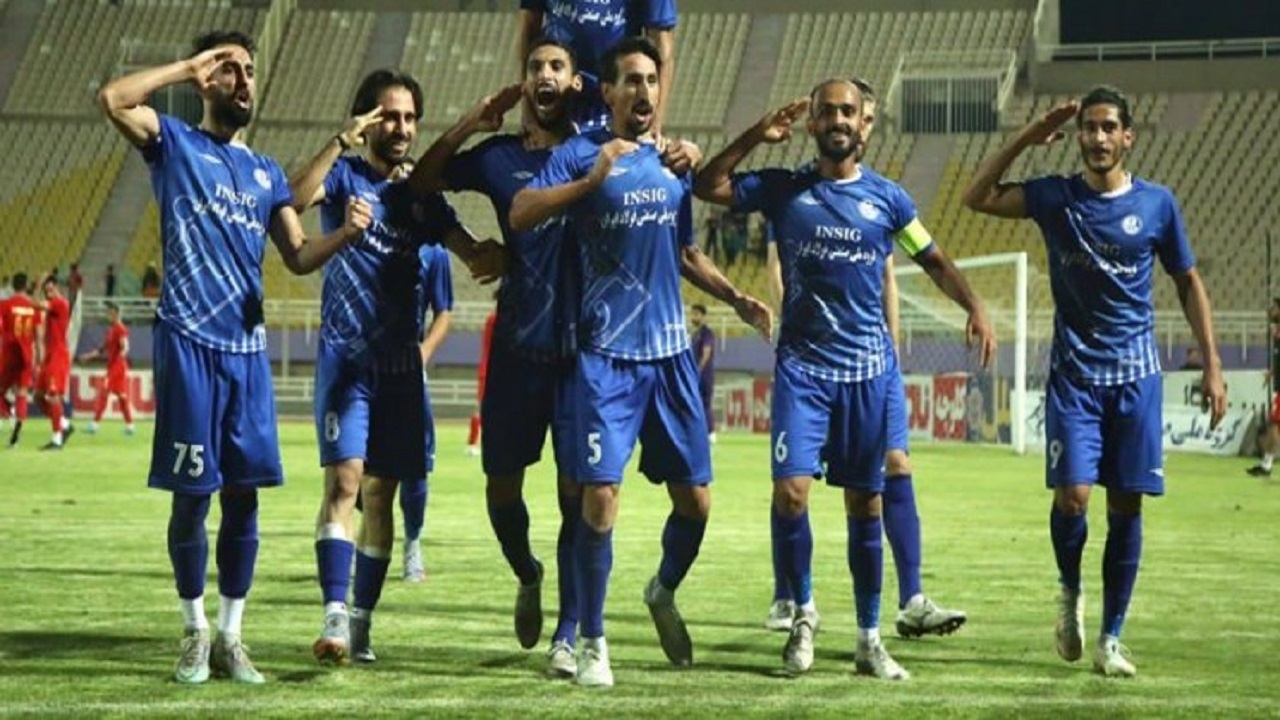 صعود استقلال خوزستان به لیگ برتر و سقوط شهرداری همدان/ یک بازی نیمه کاره ماند!