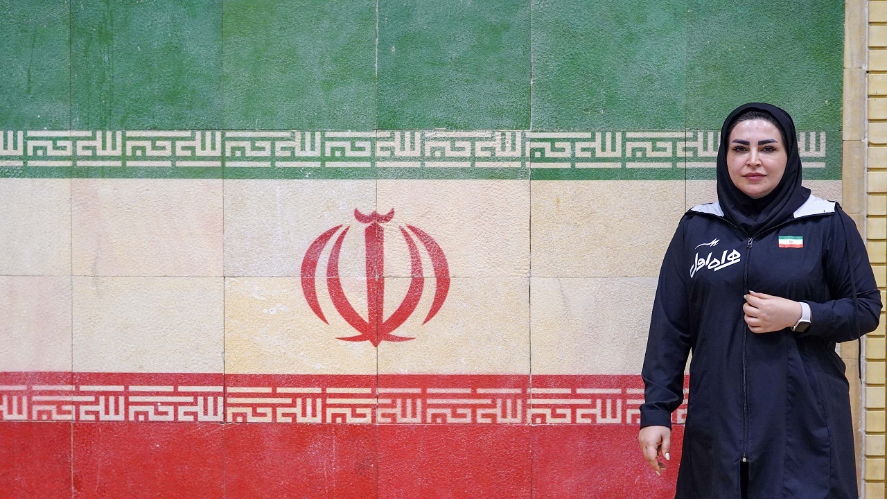 بهترین مربی آلیش بانوان آسیا مدالش را به خانواده شهید ضرغام اهدا کرد