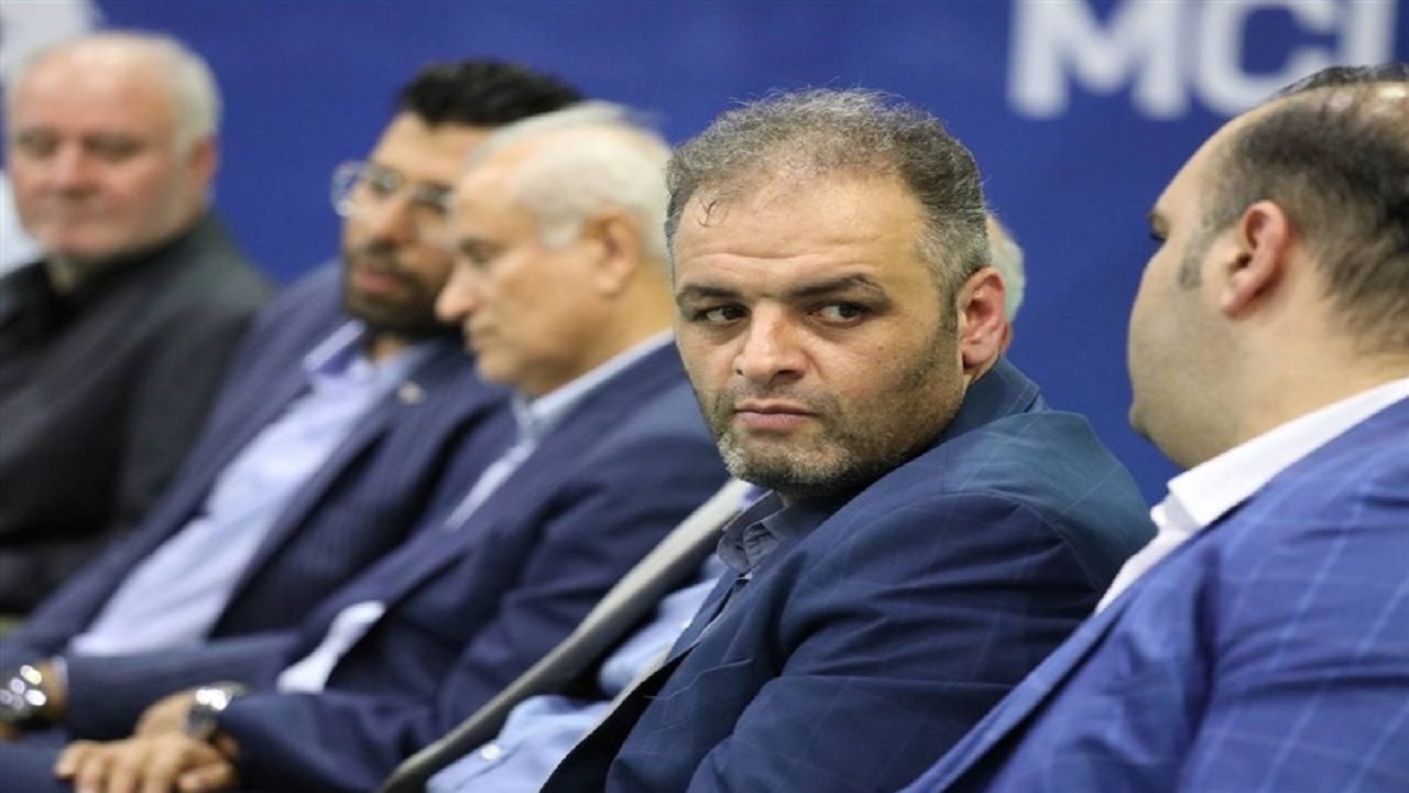 انوشیروانی: از تصمیم کادر فنی درباره کیانوش رستمی حمایت می‌کنیم/ دنبال گرفتن یک دستور ویژه از وزیر ورزش هستیم