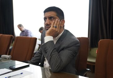 انتقاد بدون تعارف علیرضا دبیر از یزدانی؛ نباید این گونه کشتی بگیرد!