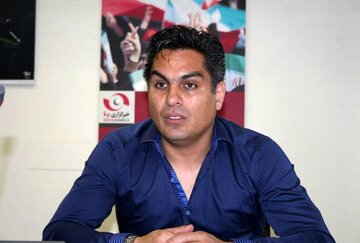 همه مو می‌بینند و نکونام پیچش مو!