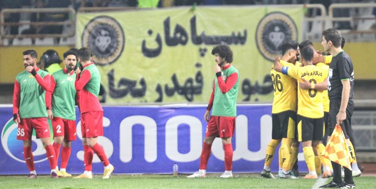 سپاهان یک – پرسپولیس صفر؛ طلسم نقش جهان شکست/ اصفهانی ها فاتح بازی بزرگ