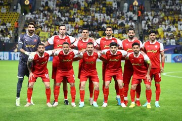 عکس‌/ قاب یادگاری پرسپولیسی‌ها در جوار خانه خدا