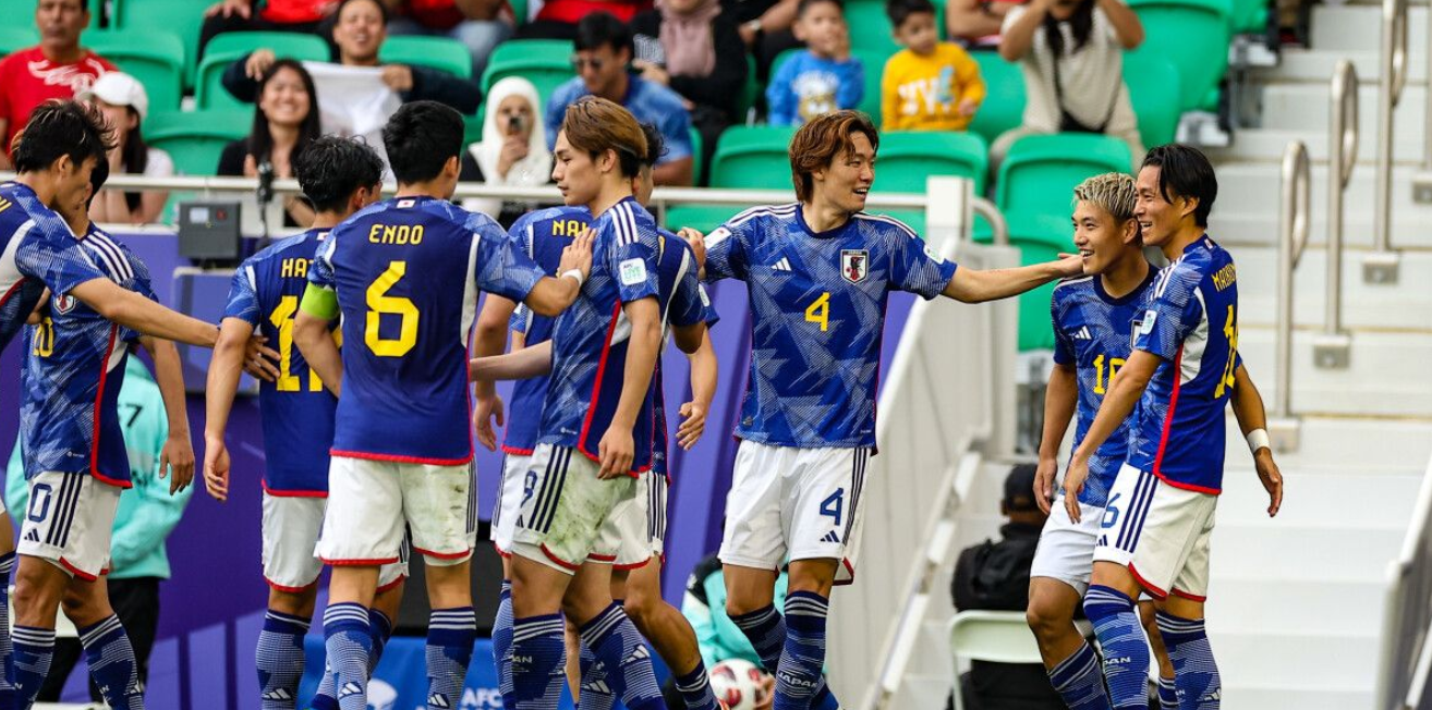 R16: Japan cruise past Bahrain