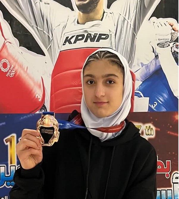 الهه سیفی عضو تیم منتخب تکواندو گلستان در فُجیره برنزی شد