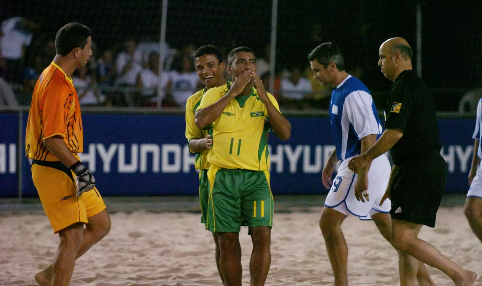 Romario hat-trick destroys Argentina | 10 great moments on sand