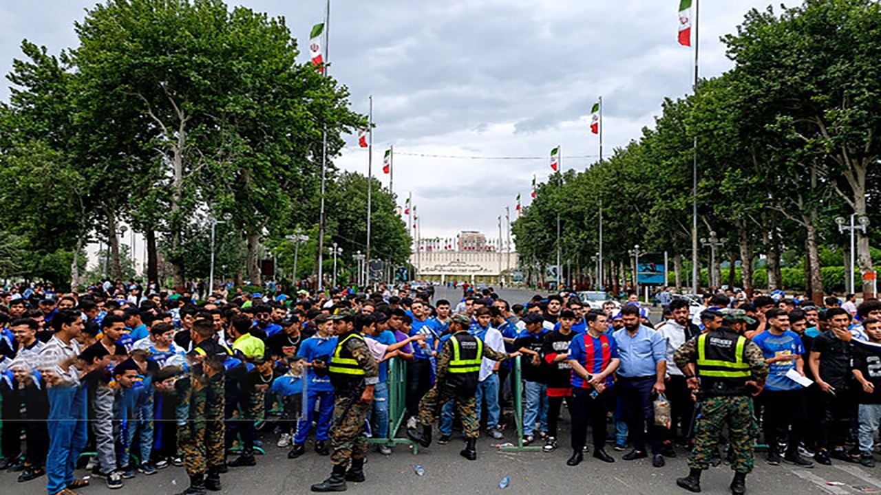 از فندک تا یخ؛ فهرست مواد ممنوعه در ورزشگاه