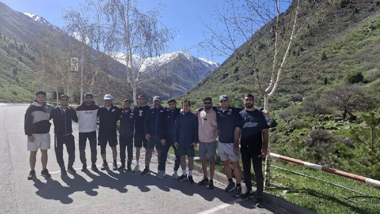 تیم ملی کشتی فرنگی همچنان در بیشکک!