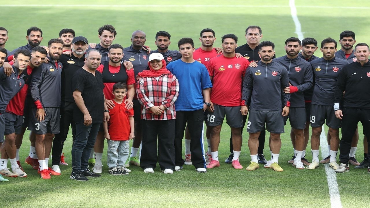 برگزاری تمرین پرسپولیس با حضور هوادار خانم