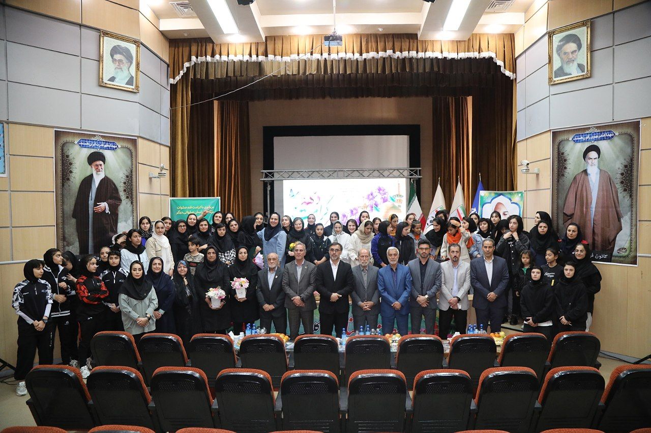 گزارش تصویریِ مراسم تجلیل از بانوان افتخارآفرین فوتبال و فوتسال استان قزوین