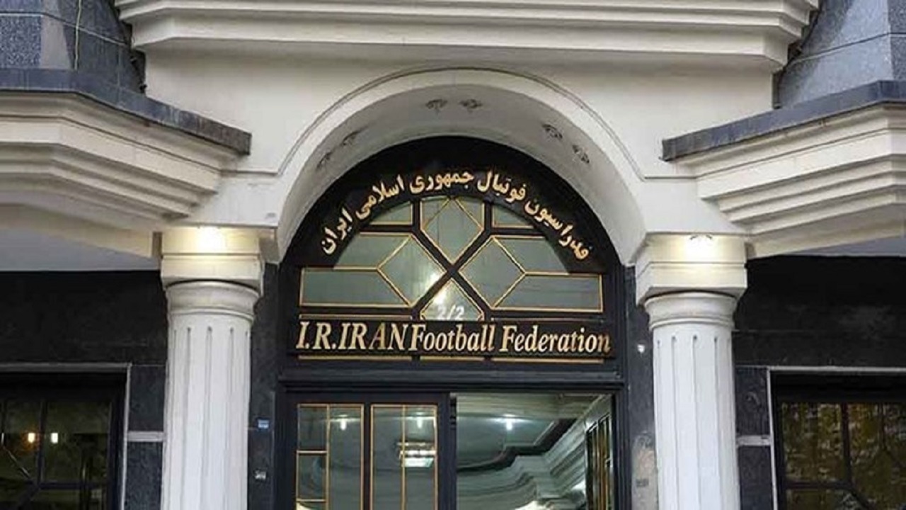 خداداد افشاریان استعفا داده است