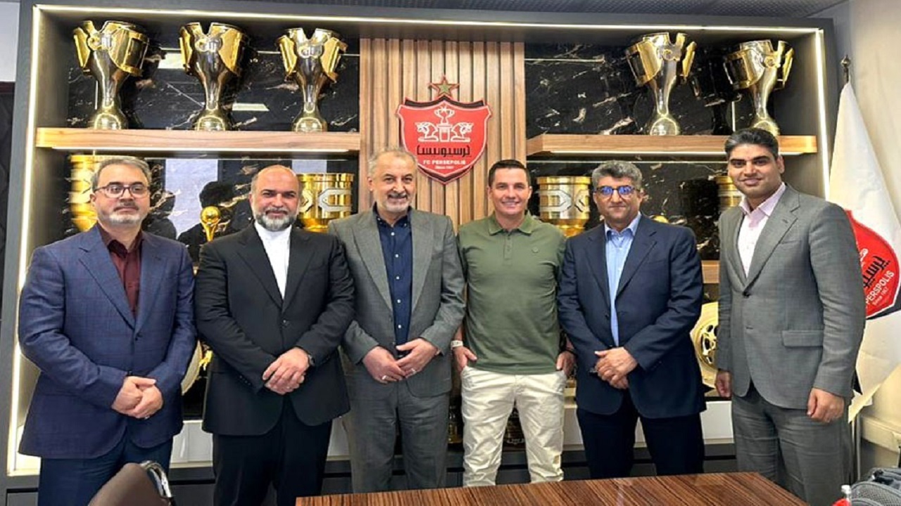 تقدیر از اوسمار در جلسه هیئت مدیره باشگاه پرسپولیس