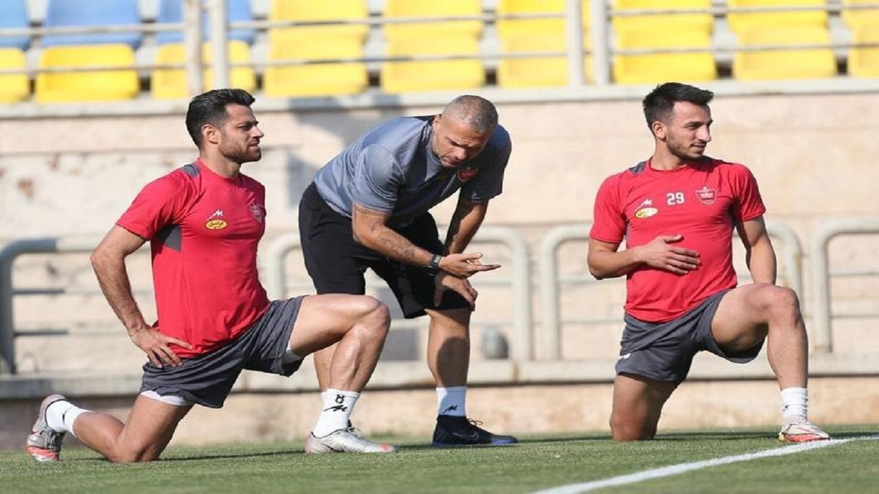 قویترین مرد ایران و بازیگر سینما میهمانان ویژه تمرین پرسپولیس