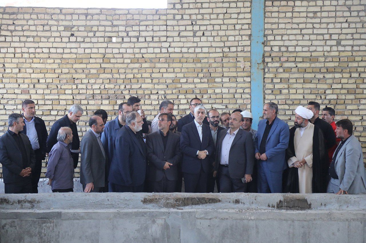گزارش تصویری از بازدیدِ کیومرث هاشمی وزیر ورزش و جوانان از پروژه نیمه تمام استخر شال در شهرستان بوئین زهرا در استان قزوین