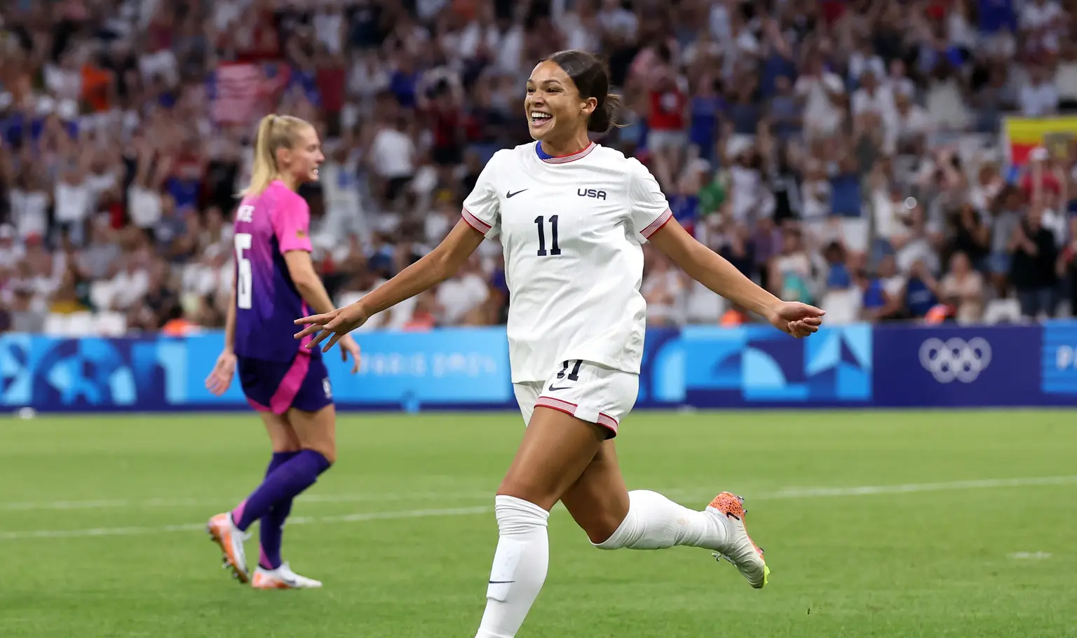 Scintillating Smith leads USA charge