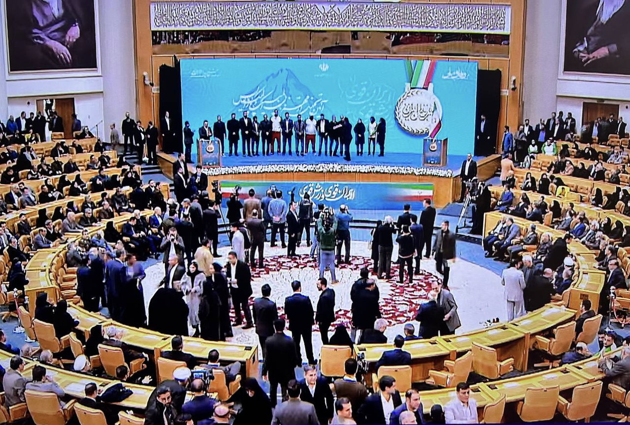 مراسم تجلیل از قهرمانان المپیک و پارالمپیک با حضور رییس‌جمهور و وزیر ورزش و جوانان(۲)