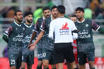 عکس | صحنه جنجالی ذوب‌آهن – پرسپولیس؛ پنالتی بود؟