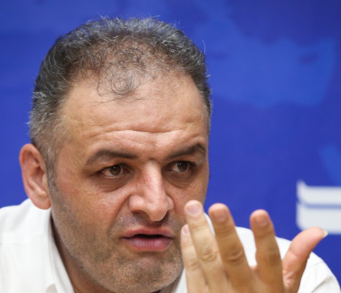 انوشیروانی: کوروش باقری پیشکسوت و استاد من است