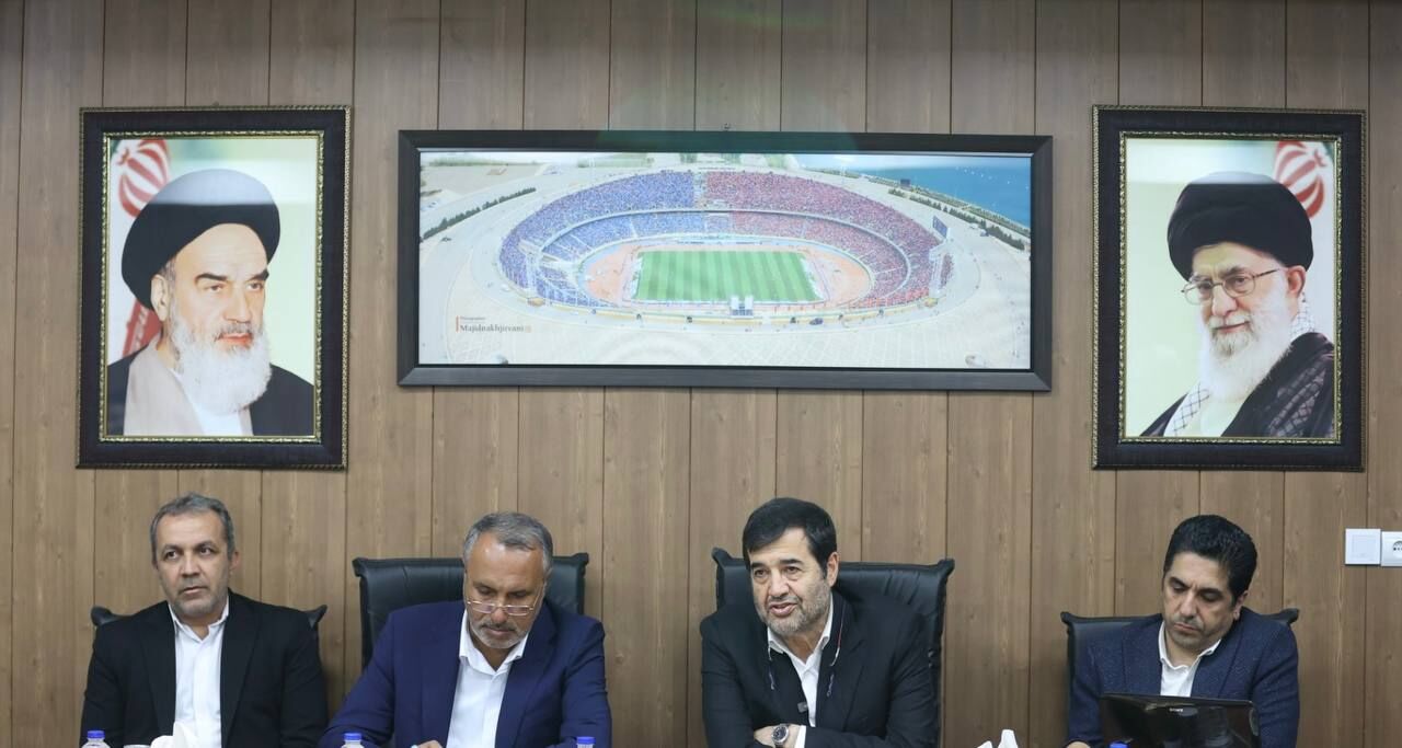 نشست ویژه وزیر ورزش و کمیسیون عمران مجلس برای بررسی روند نوسازی ورزشگاه آزادی