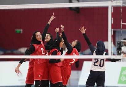 شکست سنگین اندونزی و صعود به یک‌چهارم نهایی؛ والیبال دختران ایران قهرمانی را نشانه رفت