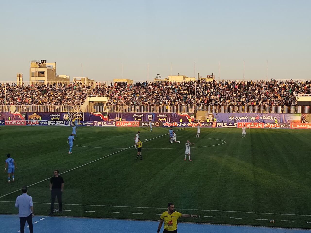 تساوی پرهیجان در یزد؛ دو پنالتی VAR در نیمه اول بازی چادرملو و خیبر
