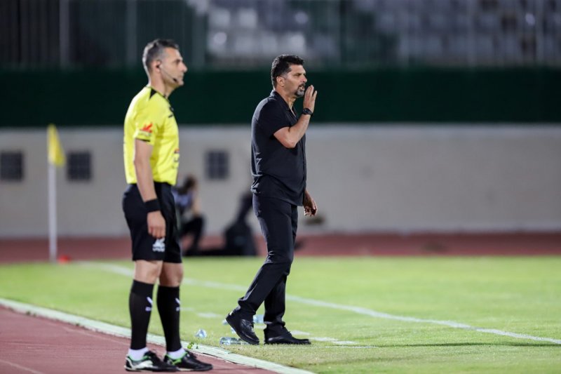 اعتراض تند مجتبی حسینی به تصمیم داور در دیدار استقلال و آلومینیوم