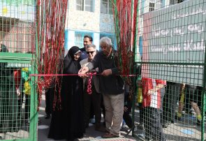 گزارش تصویری از افتتاح زمین فوتبال چمن مصنوعی در هفته ی تربیت بدنی  محمد رضا طالقانی زمین چمن مصنوعی مدرسه ی شهید رجبی را در منطقه ۹ افتتاح کرد