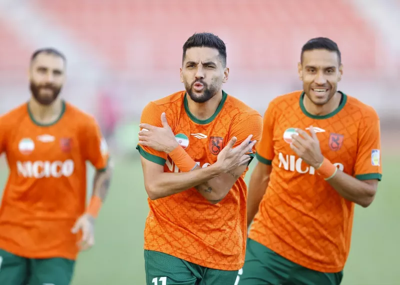 نبرد پرهیجان رفسنجان با تساوی نیمه نخست پایان یافت